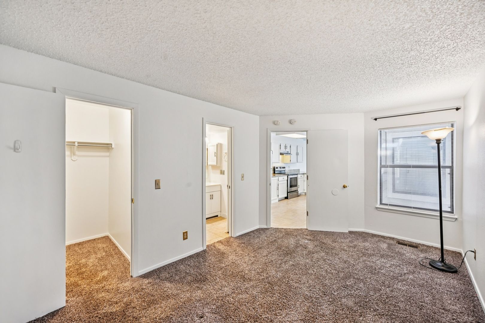 Building Photo - 982 S Dearborn Way