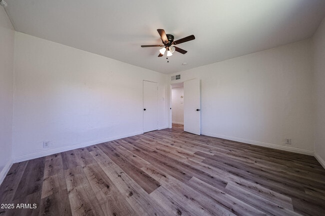 Building Photo - 4635 N 11th Pl