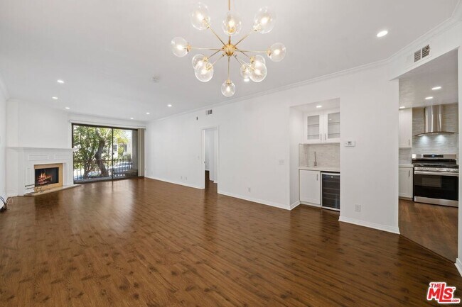 Building Photo - 2031 S Bentley Ave
