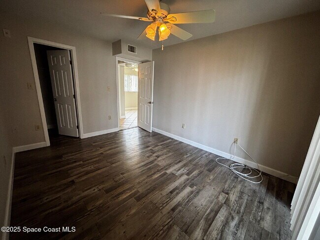 Building Photo - 120 Beach Park Ln