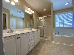 Building Photo - 1120 Hunters Cove