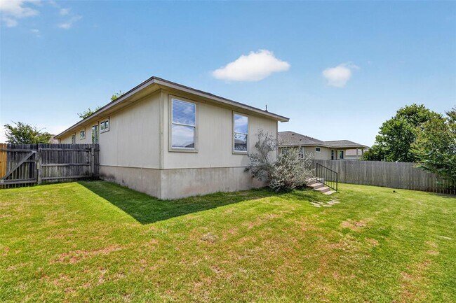Building Photo - 313 Wimberley St