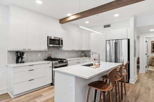 Building Photo - 346 Peters St SW