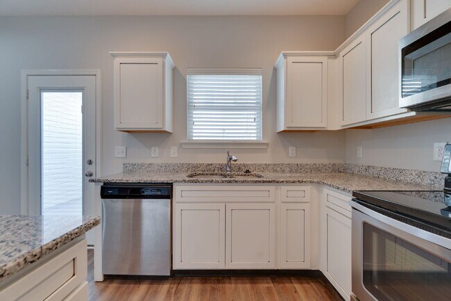 Building Photo - "Charming 2-Bedroom Townhouse Retreat on Staten Drive – Spacious 1,285 Sq. Ft. with 2 Full Baths ...