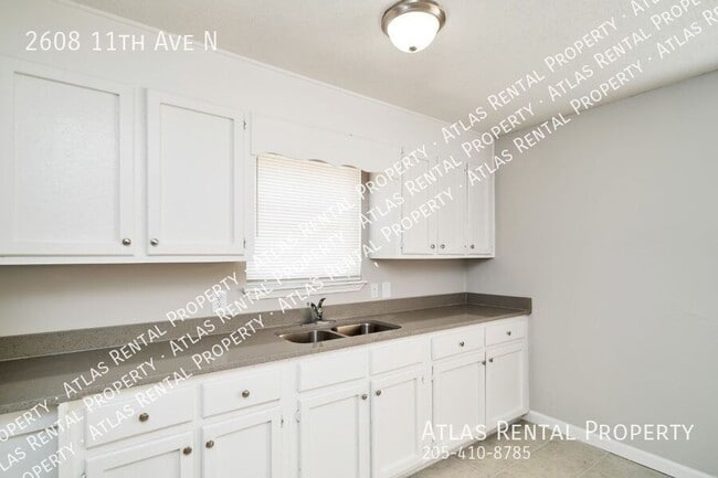 Building Photo - 2608 11th Ave N