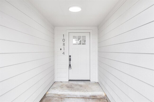 Primary Photo - 10814 MacKenzie Dr