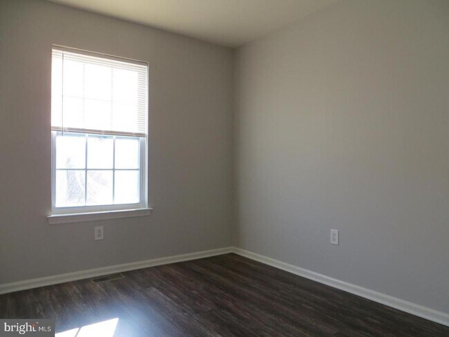 Building Photo - 3606 N Carriage Ct