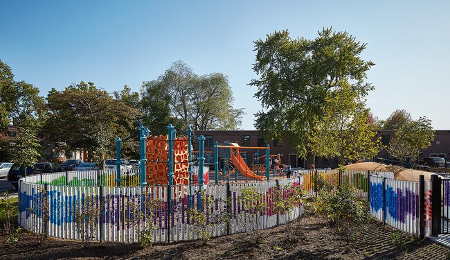 Building Photo - 2902 N Clybourn Ave