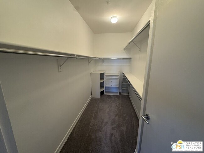 Building Photo - 810 E Palm Canyon Dr
