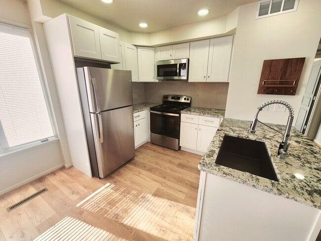 Building Photo - Drummond Flats