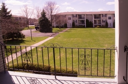 Building Photo - Islebrook Apartments