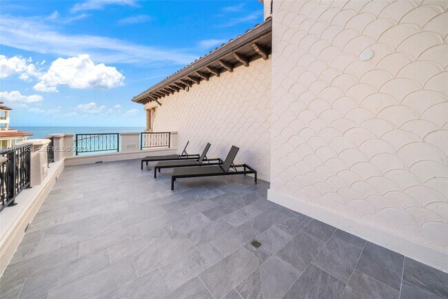 Building Photo - 7471 Fisher Island Dr