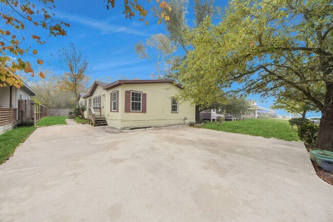 Building Photo - 6526 Carver Rd