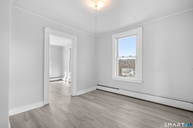 Building Photo - 48 Anderson St