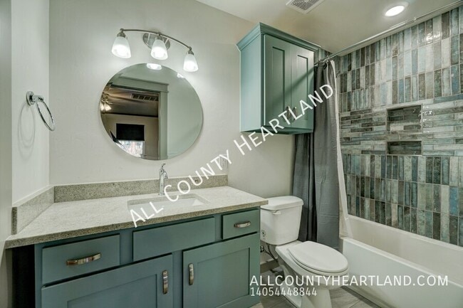 Building Photo - 330 E 6th St