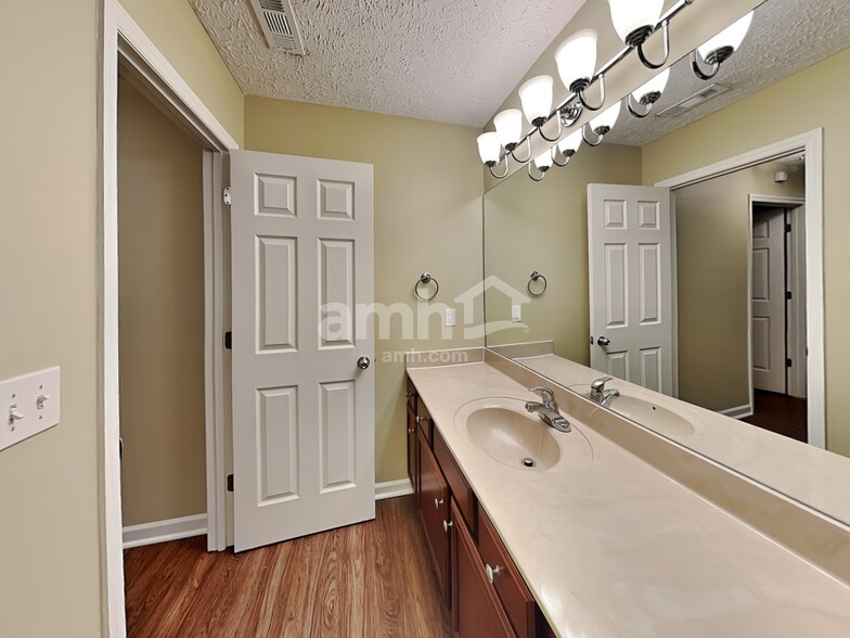Building Photo - 3605 Belvidere Ct