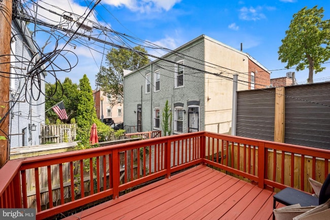 Building Photo - 633 8th St NE