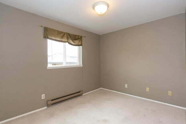 Building Photo - 2 bedroom in Seattle WA 98105