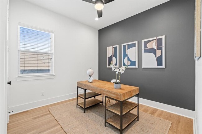 Building Photo - 5207 Pine Tree Dr