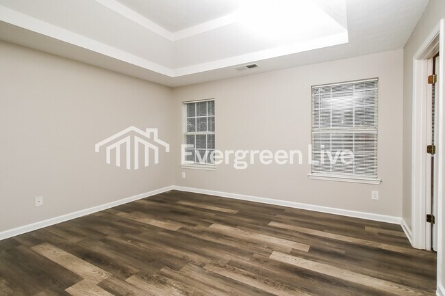 Building Photo - 270 Greenway Dr