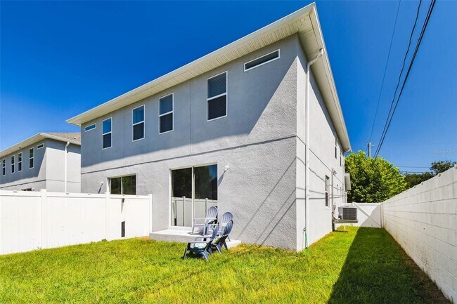 Building Photo - 3902 W Everett Ave