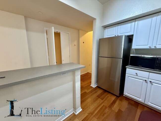 Building Photo - 402 S Armenia Ave