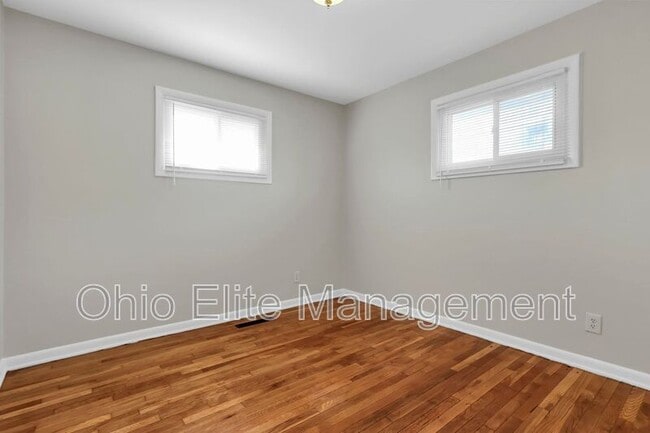 Building Photo - 1028 S Harris Ave