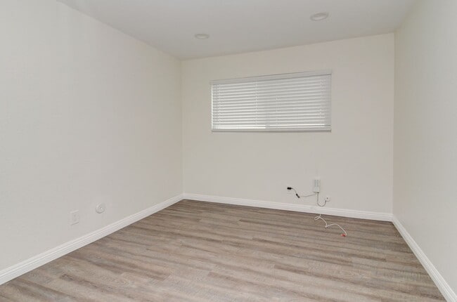 Building Photo - Palmer St (214)