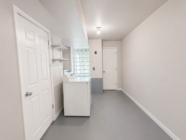 Building Photo - Home with Modern Kitchen, Finished Basement & Backyard Deck