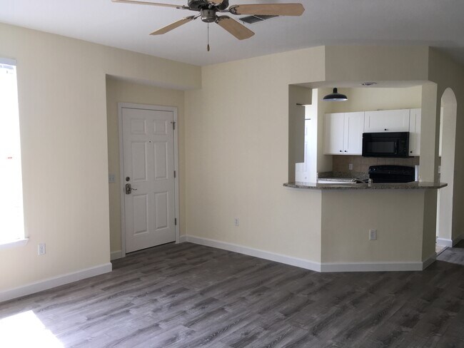 Building Photo - 12879 Madison Pointe Cir