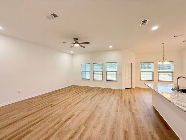 Building Photo - 3359 Country Ln