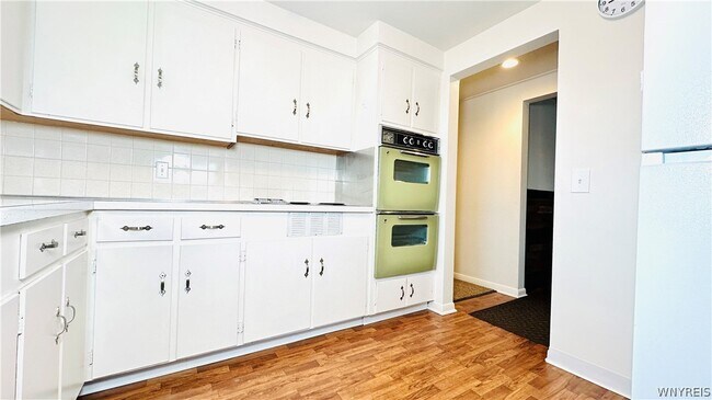 Building Photo - 954 Brighton Rd