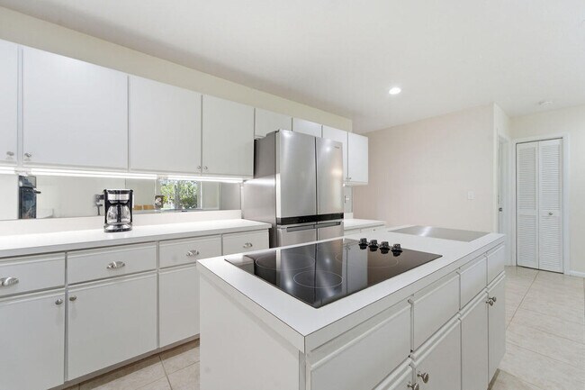 Building Photo - 5562 Reynolds Rd