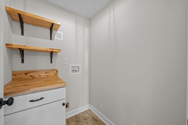 Building Photo - Three bedroom home for rent