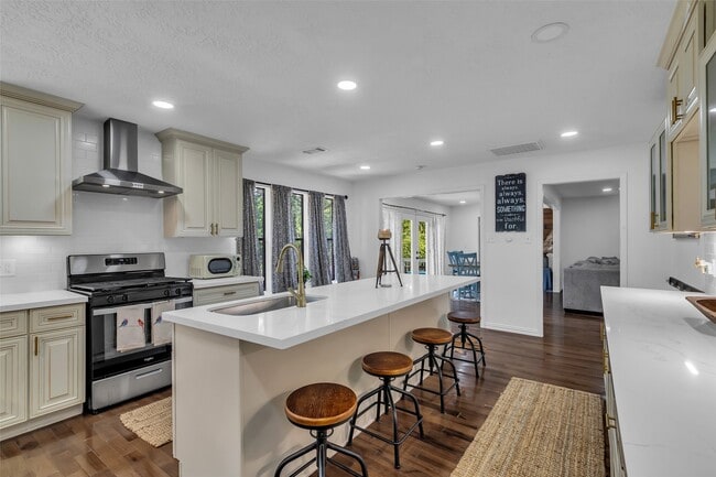 Building Photo - 1710 Hill Top Ln