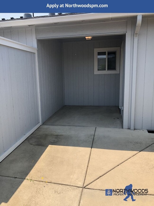 Building Photo - ***$200.00 OFF FIRST MONTHS RENT***Located...