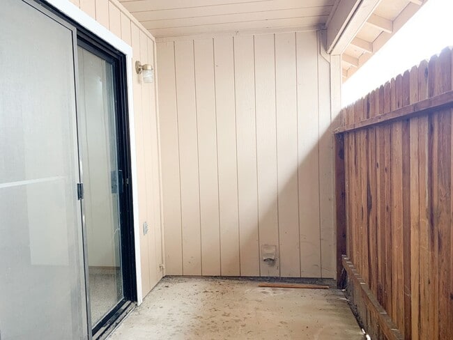 Building Photo - Charming 3 Bedroom 2 Bath Home in the Pock...