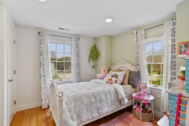 Building Photo - 253 Porter Ave