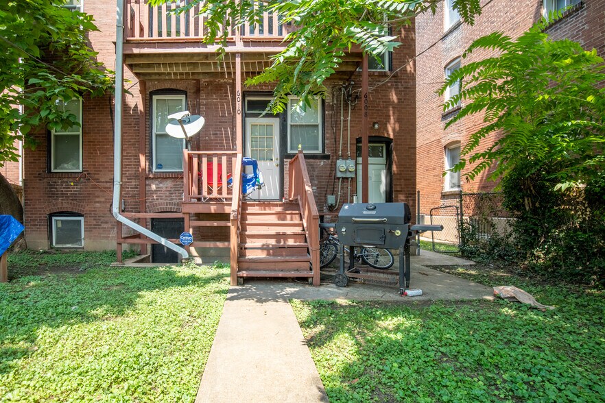 Building Photo - 6008 Washington Blvd