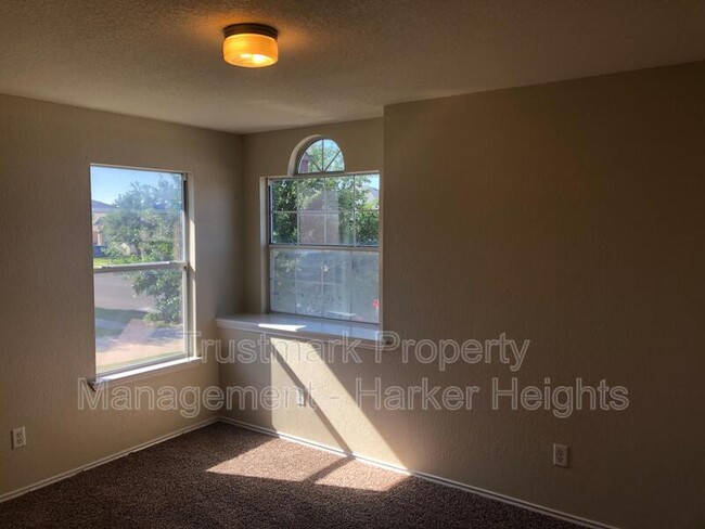 Building Photo - 4705 Golden Gate Dr