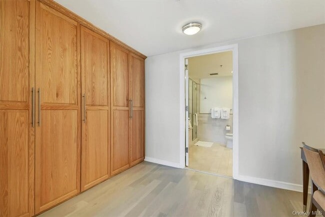 Building Photo - 1 Renaissance Square