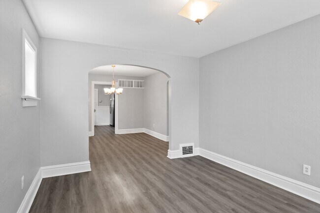 Building Photo - Flockin' Cute House