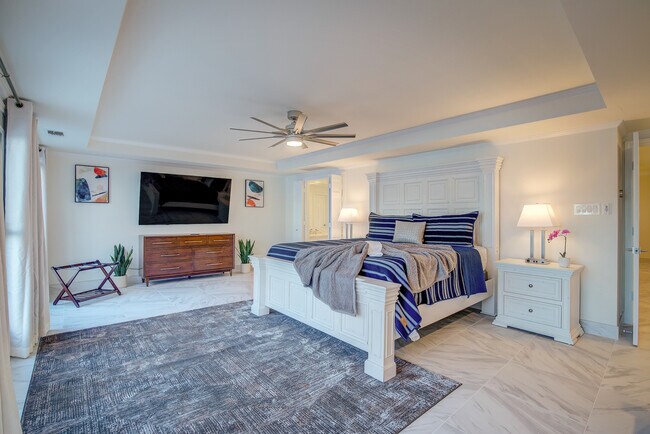 Building Photo - 8402 Columbia Dr