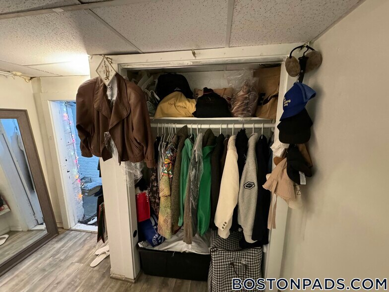 Building Photo - 40 Anderson St