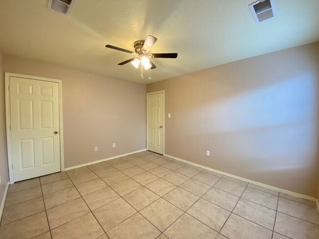Building Photo - 2BR/1Bath - 4 Plex in Rio Rancho