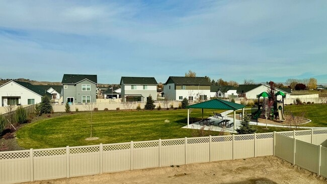 Building Photo - BRAND NEW 4 Bed 2.5 Bath Home