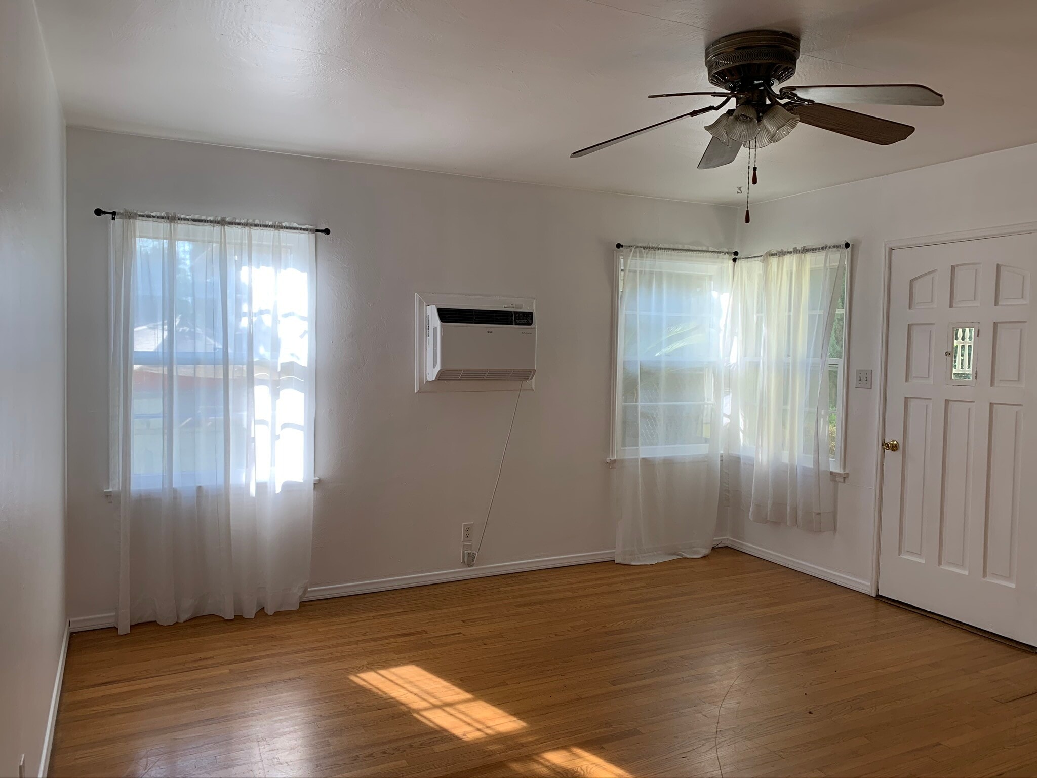 Living room - 4435 12th St