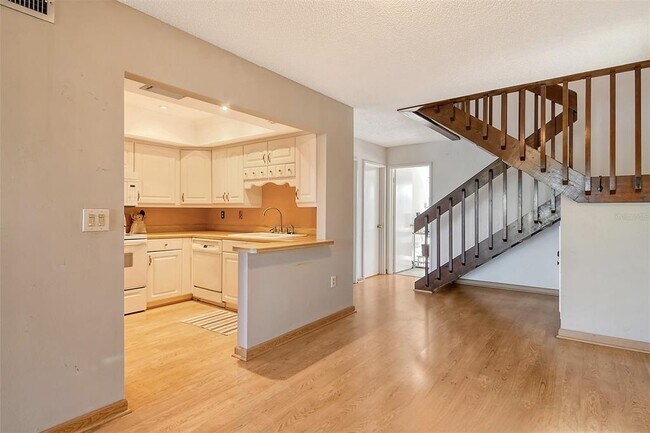 Building Photo - 1601 Bayhouse Point Dr