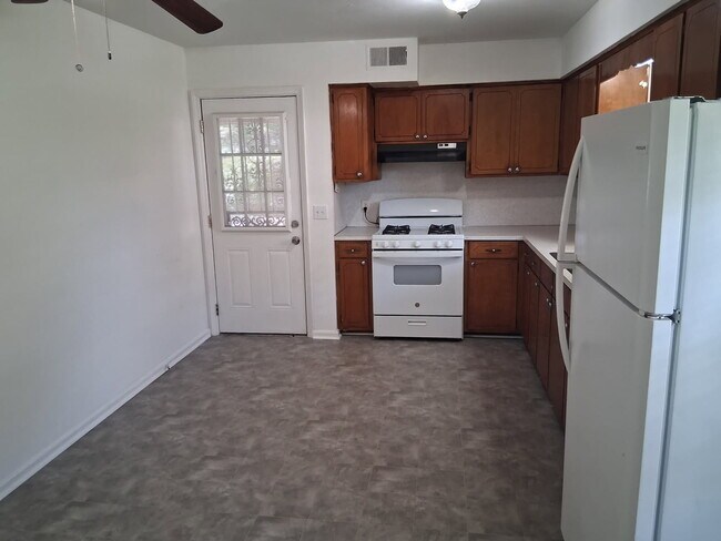 Building Photo - 4529 Lasalle Dr