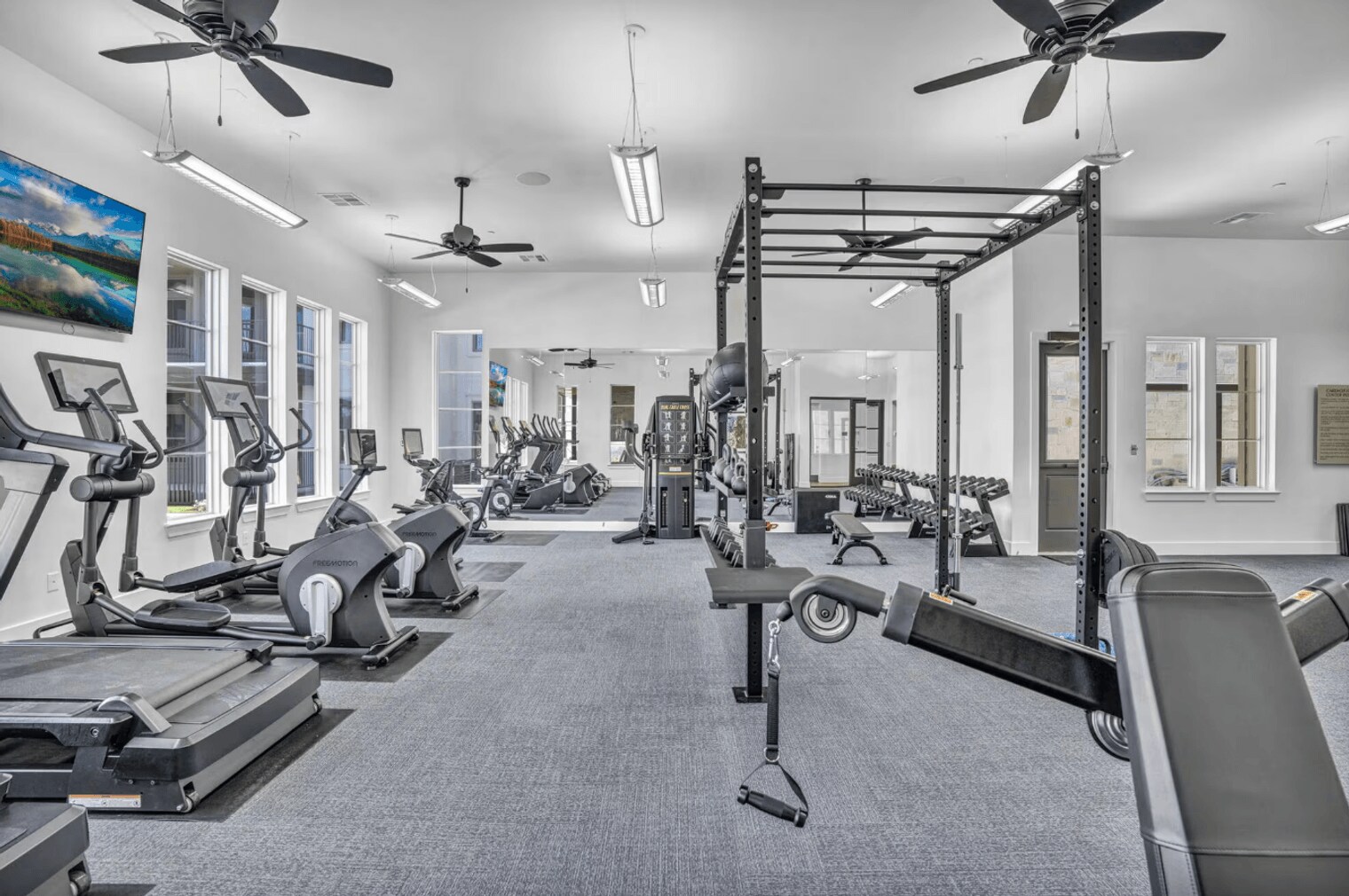 Building Photo - 1501 W Howard Ln